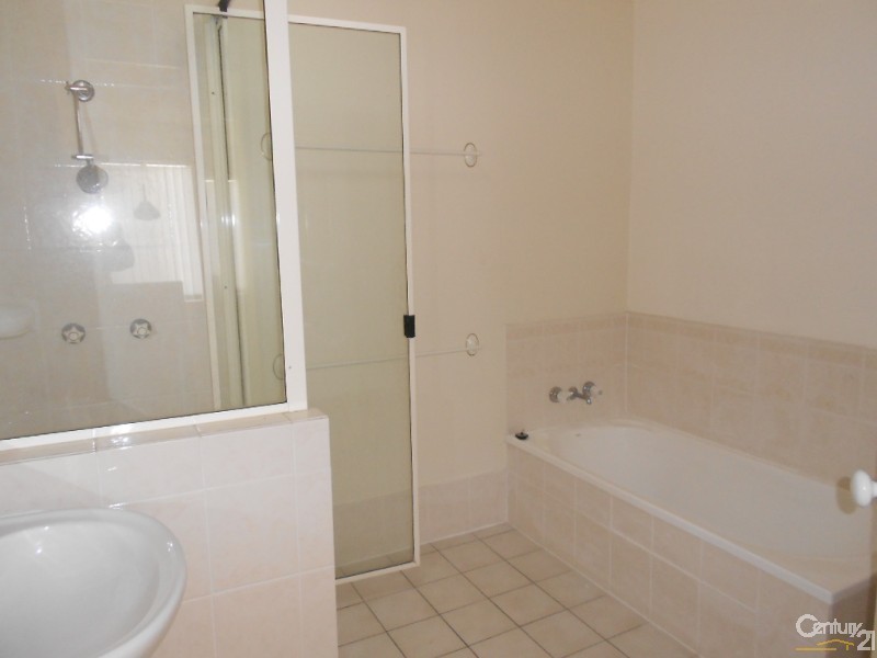 2/90 Livingstone Street, Berserker QLD 4701