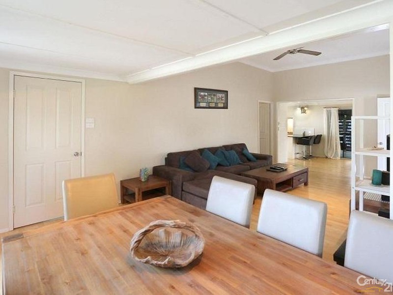 24 Nobbs Street, Berserker QLD 4701