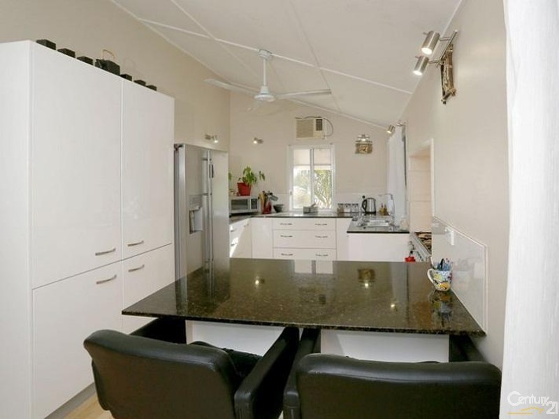 24 Nobbs Street, Berserker QLD 4701