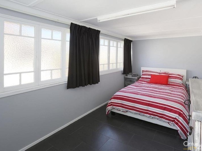 24 Nobbs Street, Berserker QLD 4701