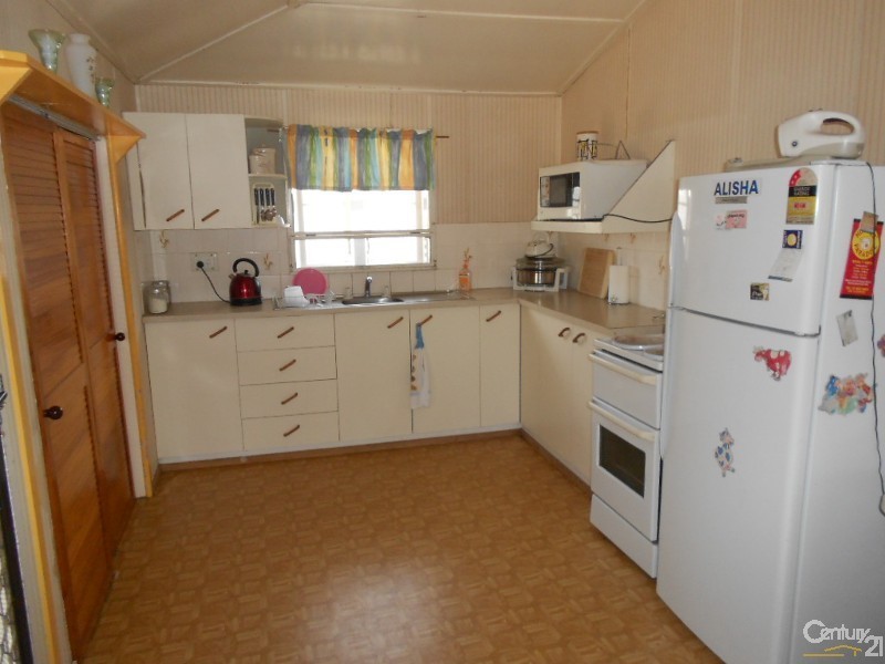 27 Peterson Street, West Rockhampton QLD 4700
