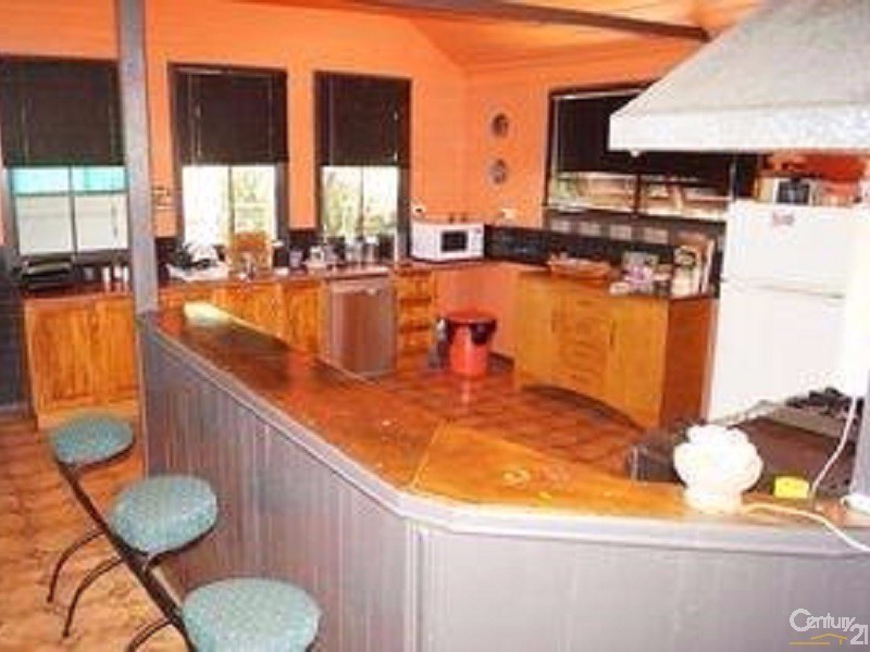 28 Morgan St, Mount Morgan QLD 4714