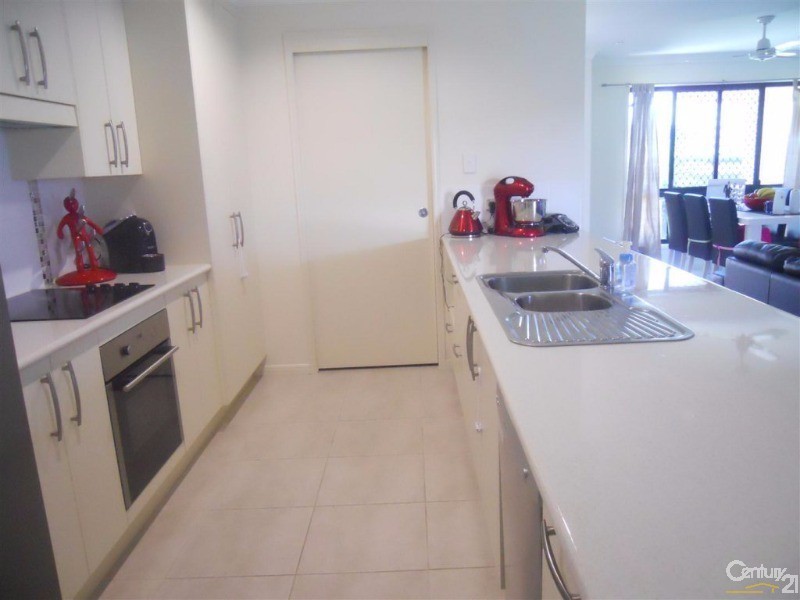 17 Premier Court, Gracemere QLD 4702