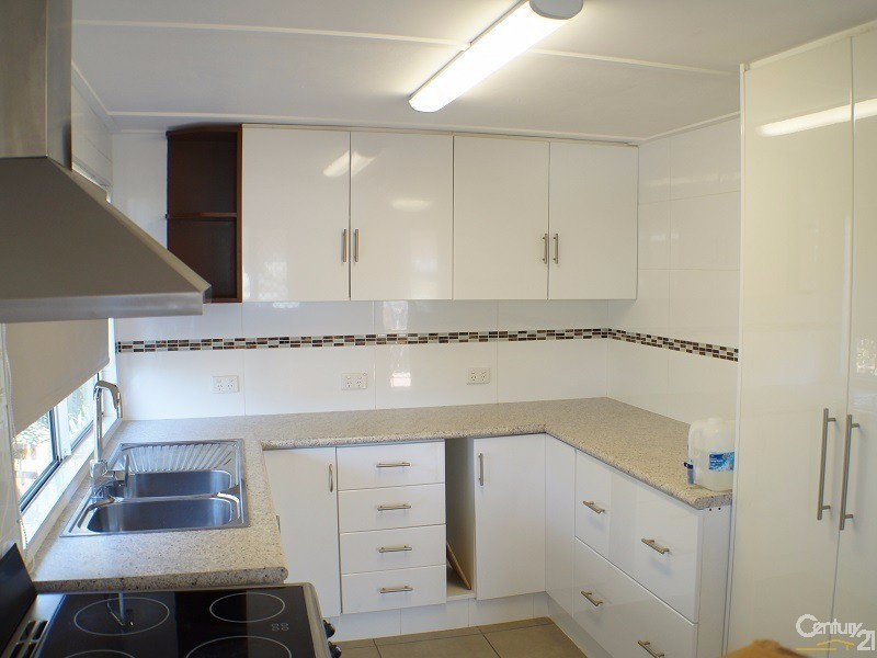 35 Card Street, Berserker QLD 4701