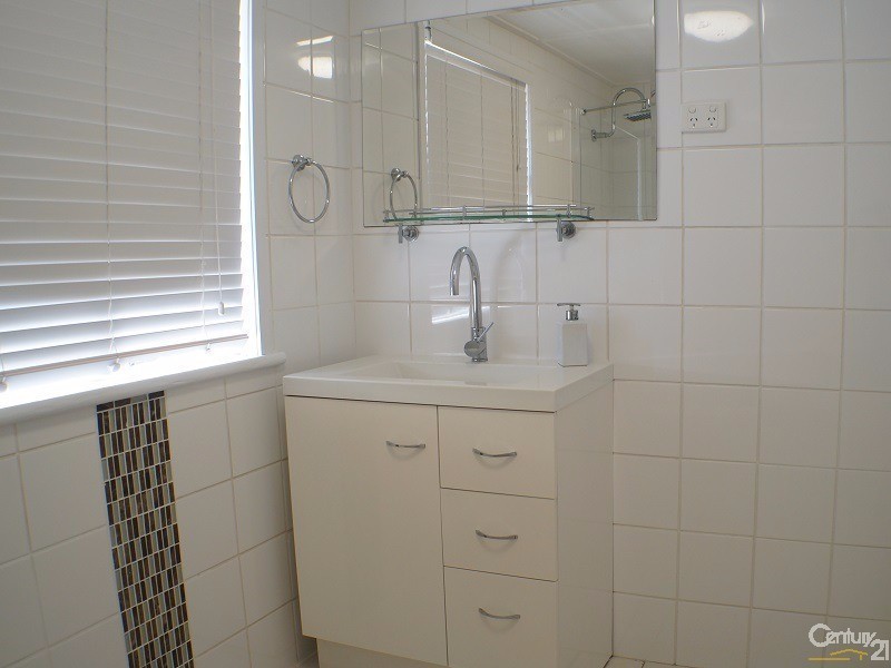 35 Card Street, Berserker QLD 4701