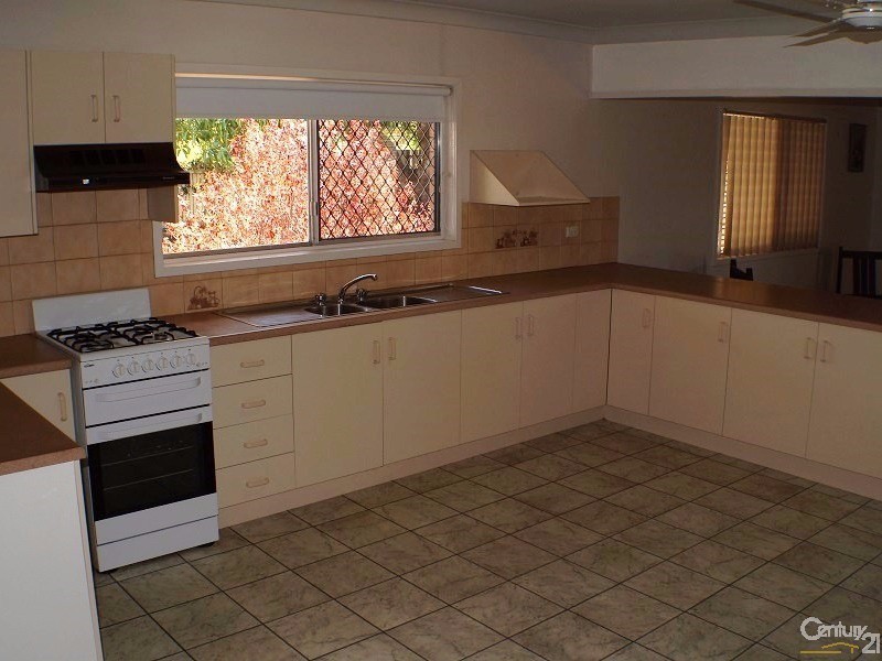 261  Carlton Street, Kawana QLD 4701