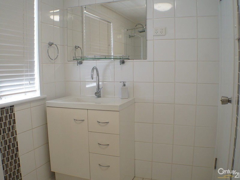 35 Card Street, Berserker QLD 4701