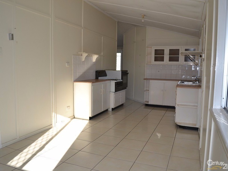 28 Card Street, Berserker QLD 4701