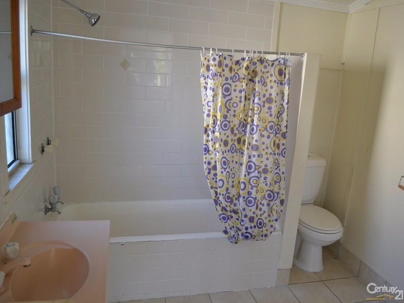 28 Card Street, Berserker QLD 4701