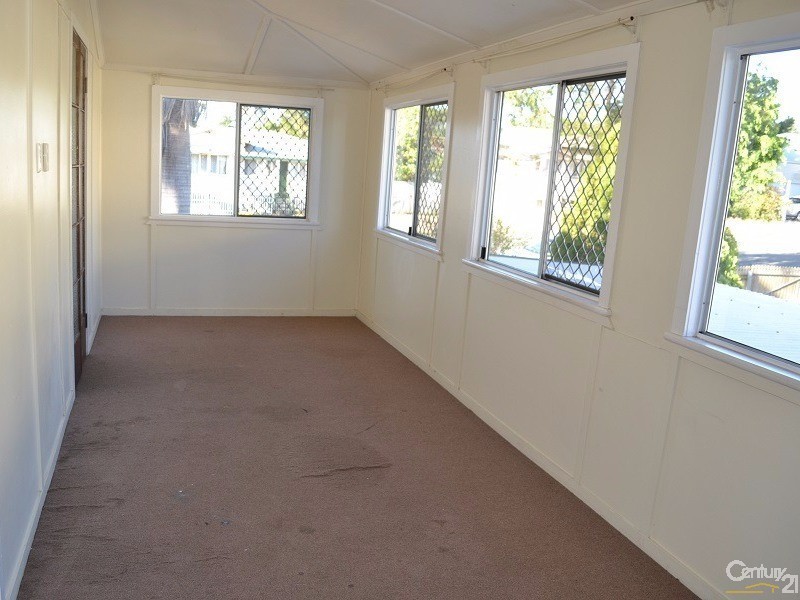 28 Card Street, Berserker QLD 4701