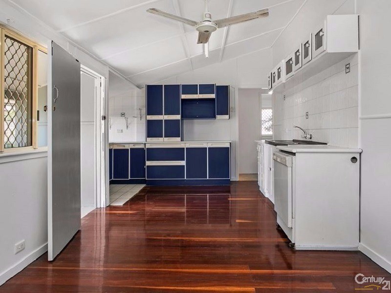 2 Renshaw Street, Park Avenue QLD 4701