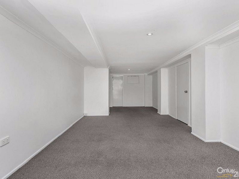 2 Renshaw Street, Park Avenue QLD 4701