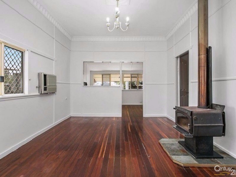 2 Renshaw Street, Park Avenue QLD 4701