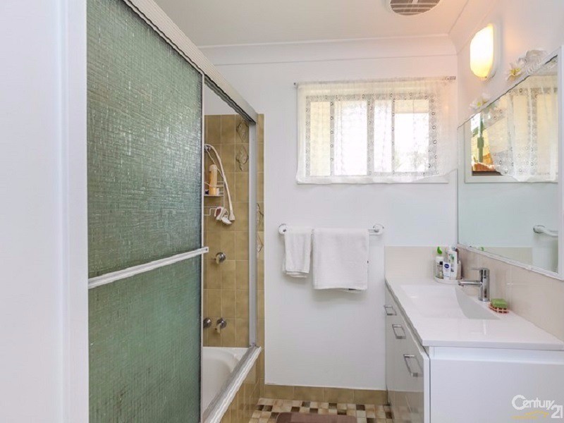 83 Nerimbera School Road, Nerimbera QLD 4701