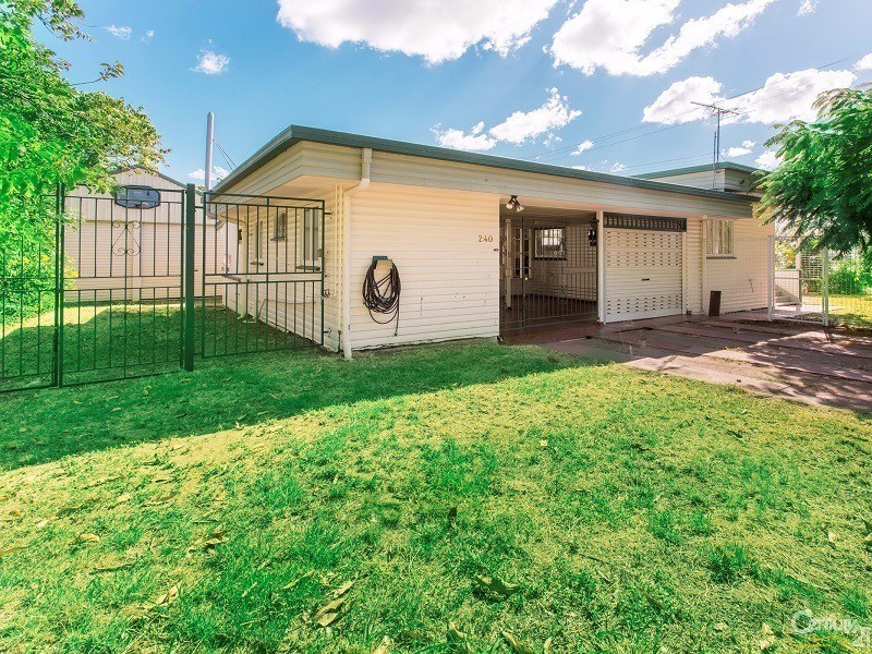 240 Farm Street, Kawana QLD 4701