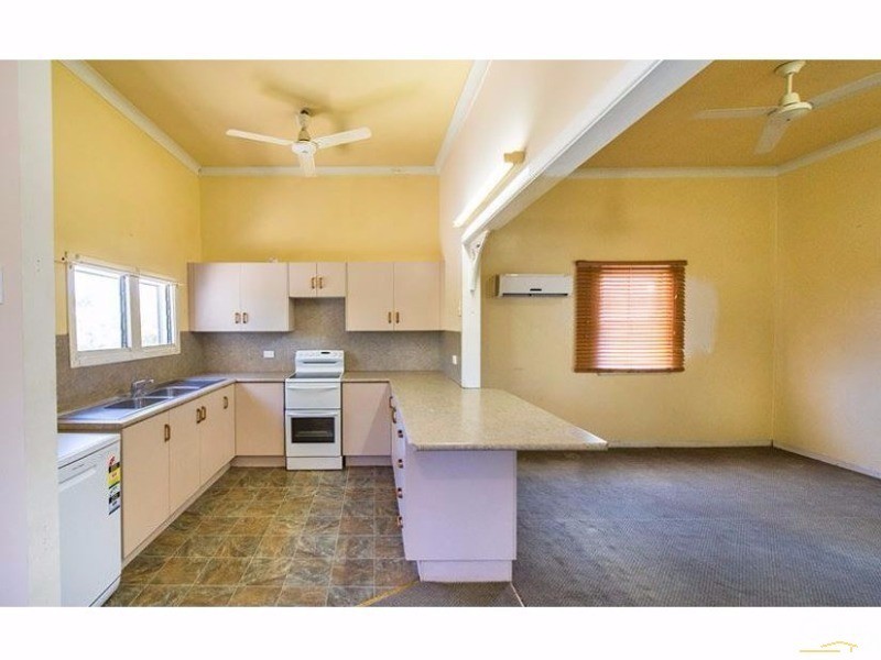 378 East Street, Depot Hill QLD 4700