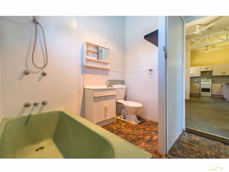 378 East Street, Depot Hill QLD 4700