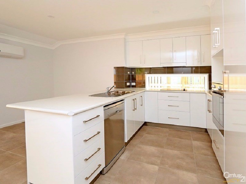 15 Card Street, Berserker QLD 4701