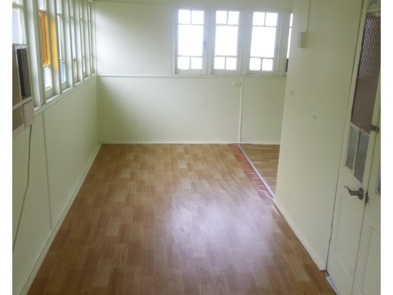 153 High St, Berserker QLD 4701