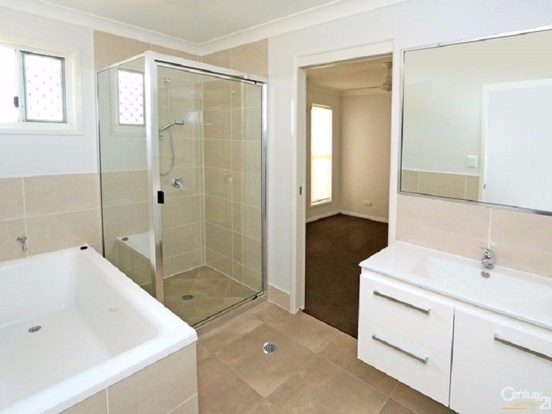 15 Card Street, Berserker QLD 4701