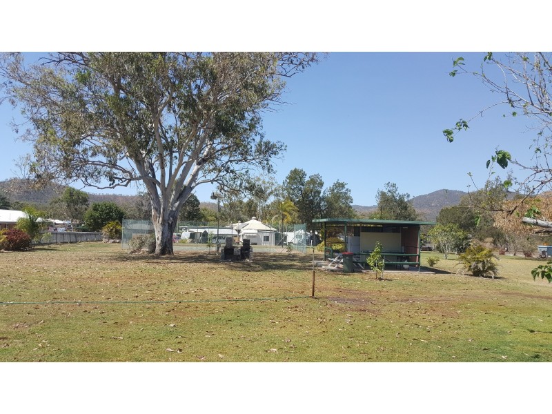 900-904 Yaamba Road, Parkhurst QLD 4702