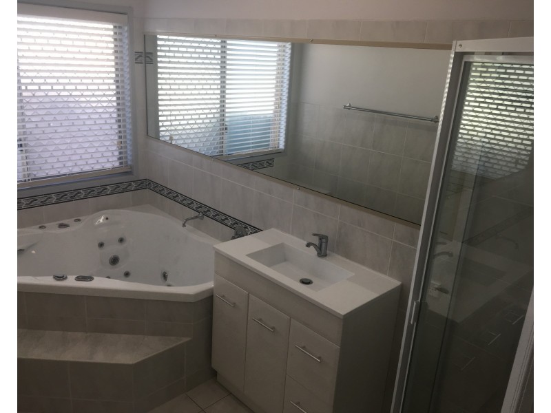 10 Rees Jones Close, Frenchville QLD 4701