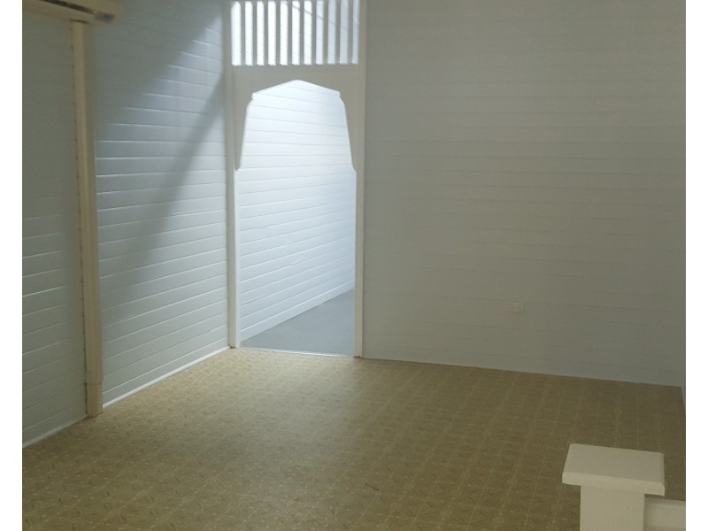 2/352 Lakes Creek Road, Koongal QLD 4701