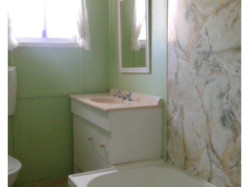 2/352 Lakes Creek Road, Koongal QLD 4701