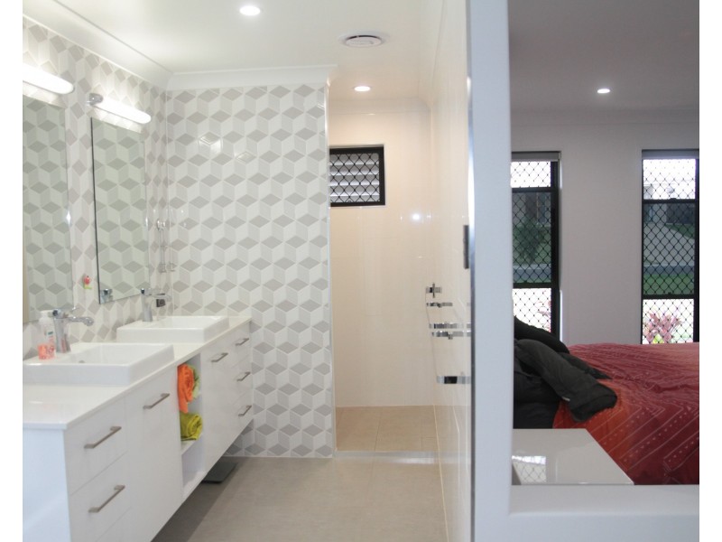 3  Leitrim Court, Parkhurst QLD 4702