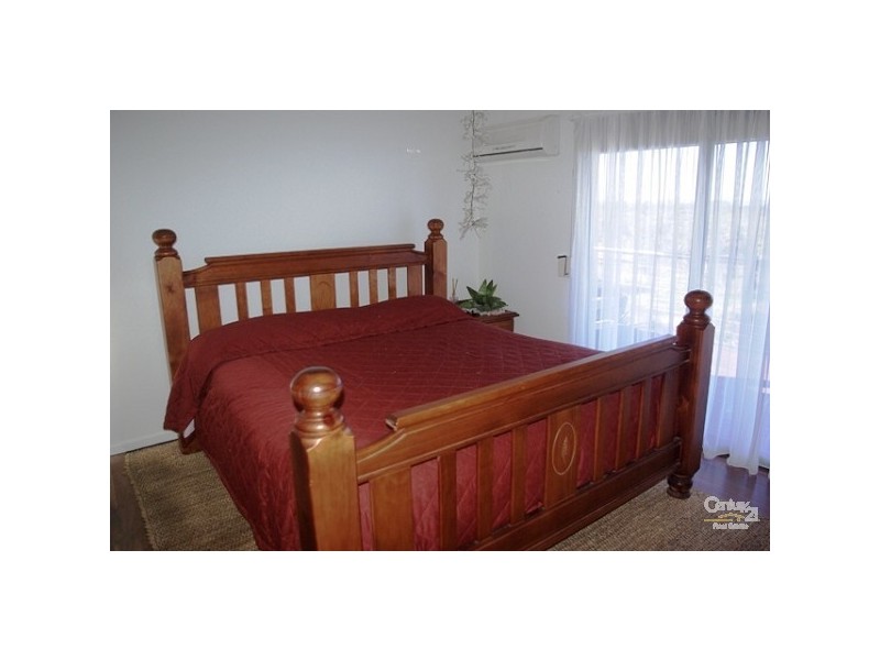 8 Macaulay Way, Pacific Heights QLD 4703