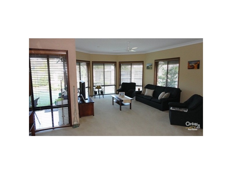 2 Dellwood Cct, Molendinar QLD 4214