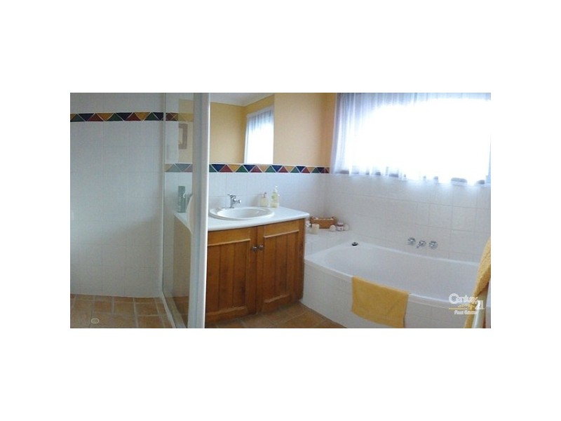 2 Dellwood Cct, Molendinar QLD 4214