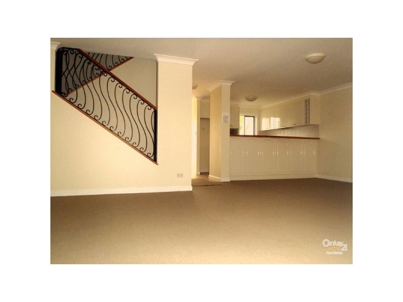 19/100 Cotlew Street, Southport QLD 4215