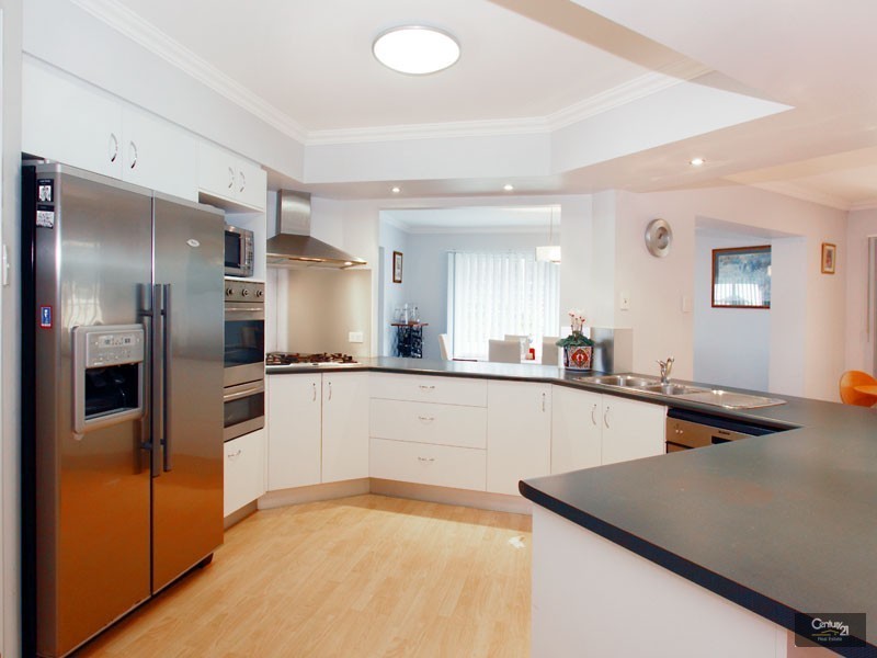 12 Pinehurst Court, Albany Creek QLD 4035