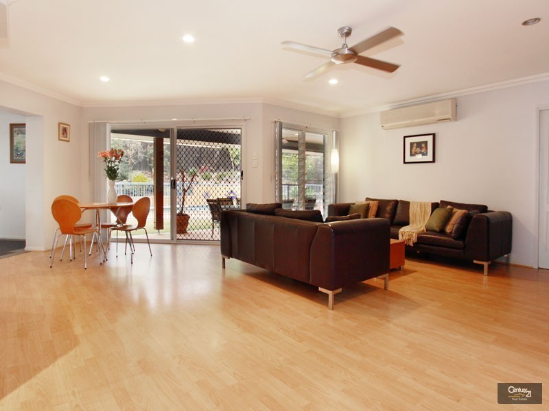 12 Pinehurst Court, Albany Creek QLD 4035