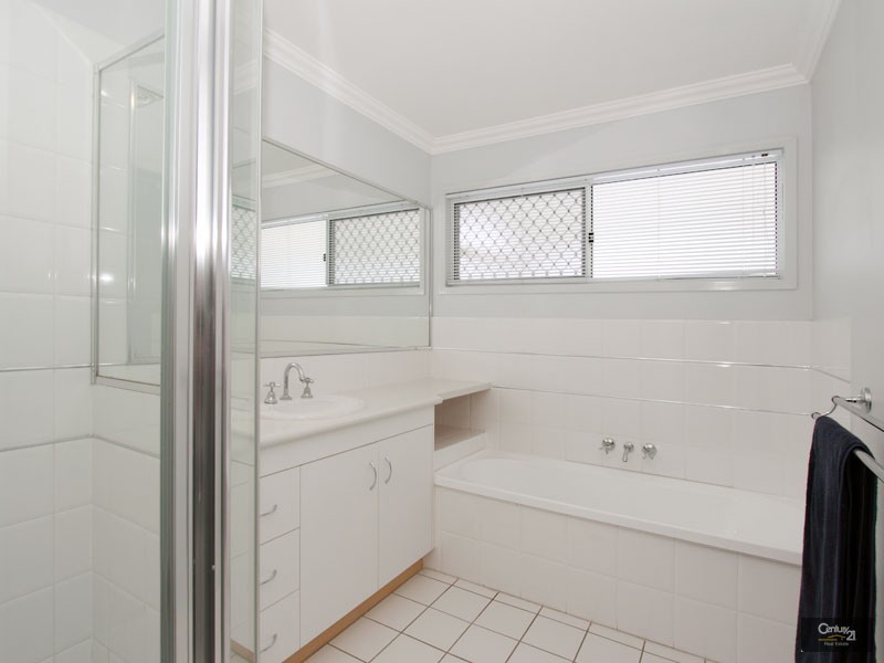 12 Pinehurst Court, Albany Creek QLD 4035