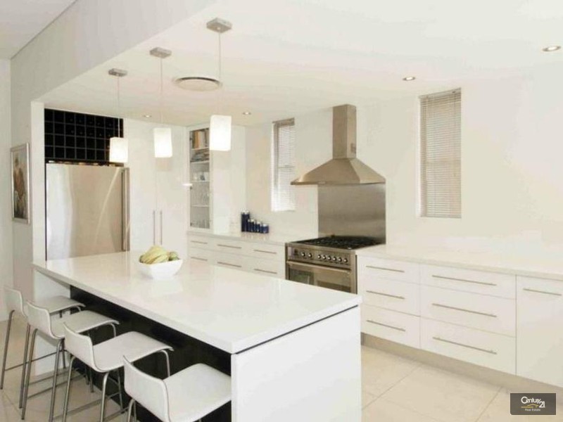 7 Amorosa Court, Eatons Hill QLD 4037