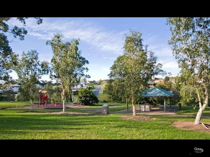 3 Amorosa Court, Eatons Hill QLD 4037