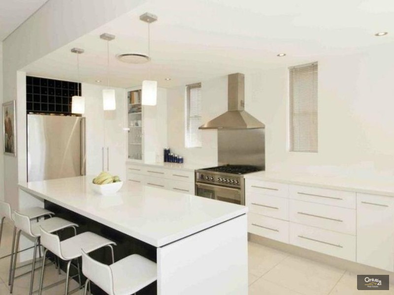 3 Amorosa Court, Eatons Hill QLD 4037