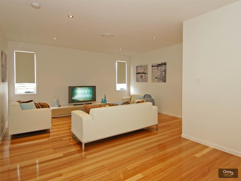 3 Amorosa Court, Eatons Hill QLD 4037