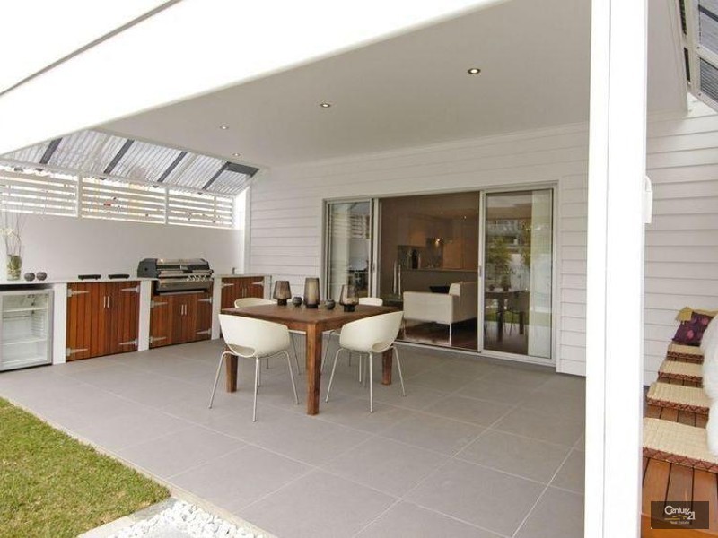 3 Amorosa Court, Eatons Hill QLD 4037