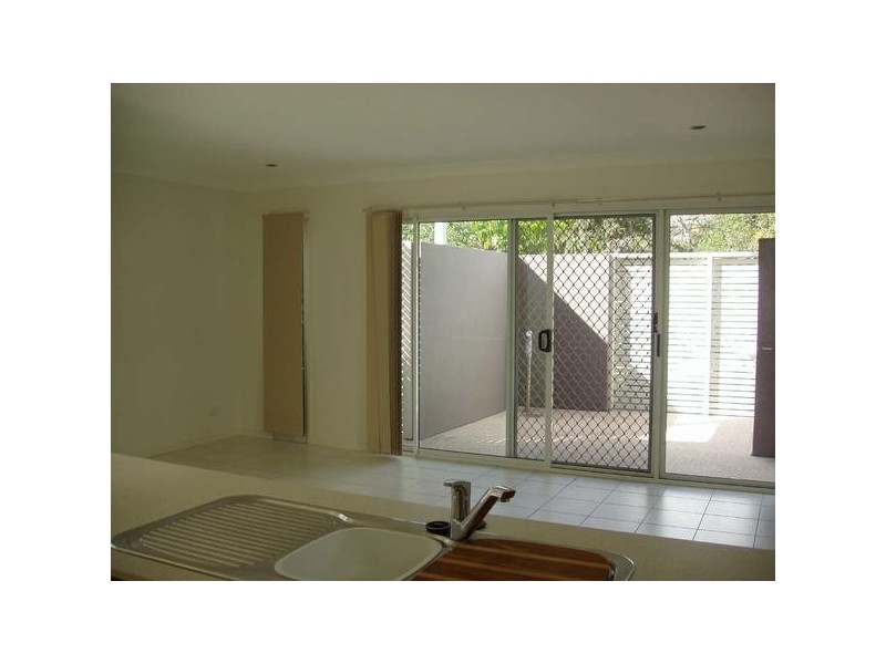 2/45  Frederick Street, Annerley QLD 4103