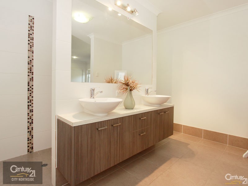 14 Elle Court, Cashmere QLD 4500