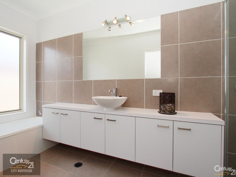 14 Elle Court, Cashmere QLD 4500