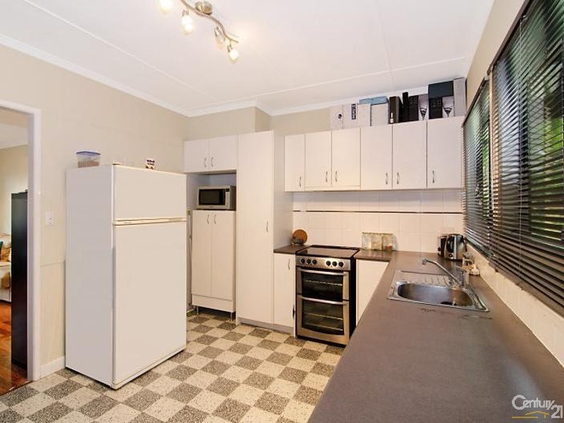 10 Cedarleigh Road, Kenmore QLD 4069