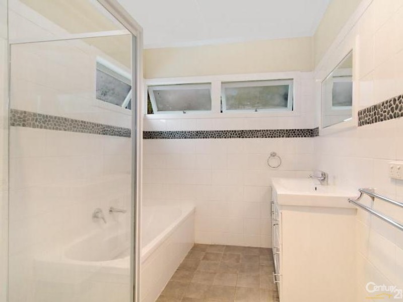 10 Cedarleigh Road, Kenmore QLD 4069