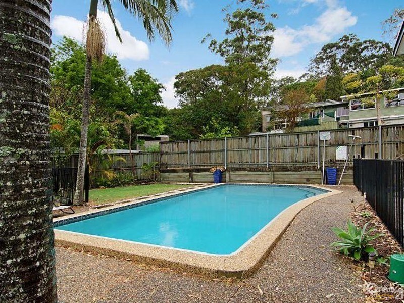 10 Cedarleigh Road, Kenmore QLD 4069