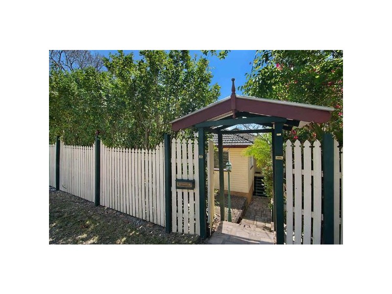 19  Moordale Street, Chapel Hill QLD 4069