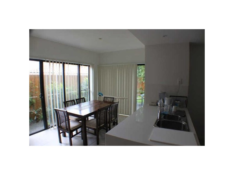 3/24  Windsor Street, Hamilton QLD 4007