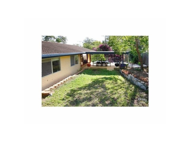 12 Cassandra Street, Chapel Hill QLD 4069